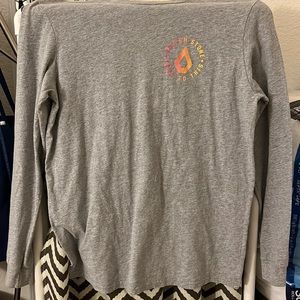 Volcom long sleeve t-shirt. 90% cotton and 10%polyester